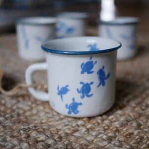 Tasse céramique avec illustration de bébés tortues