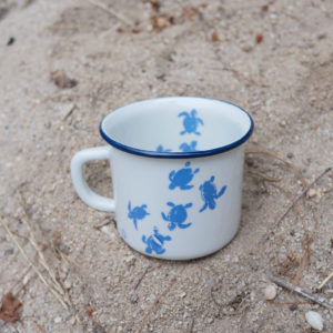 Tasse Egg'closion beige, bébés tortues cherchant la mer, Céramique animaux