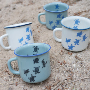 Tasse illustrée par Fanny de Vague graphique, ceramique artisanale